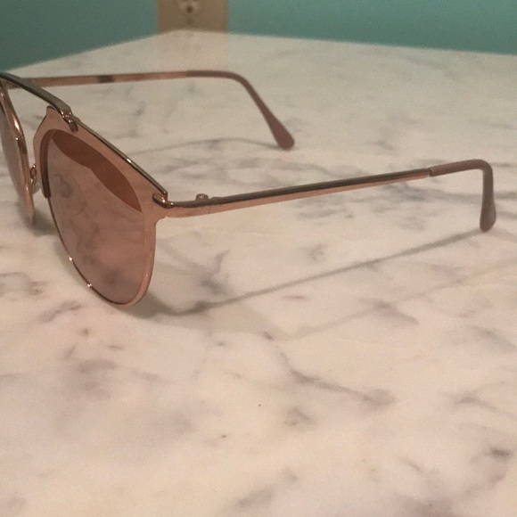 Sunglasses - Picture 4 of 5